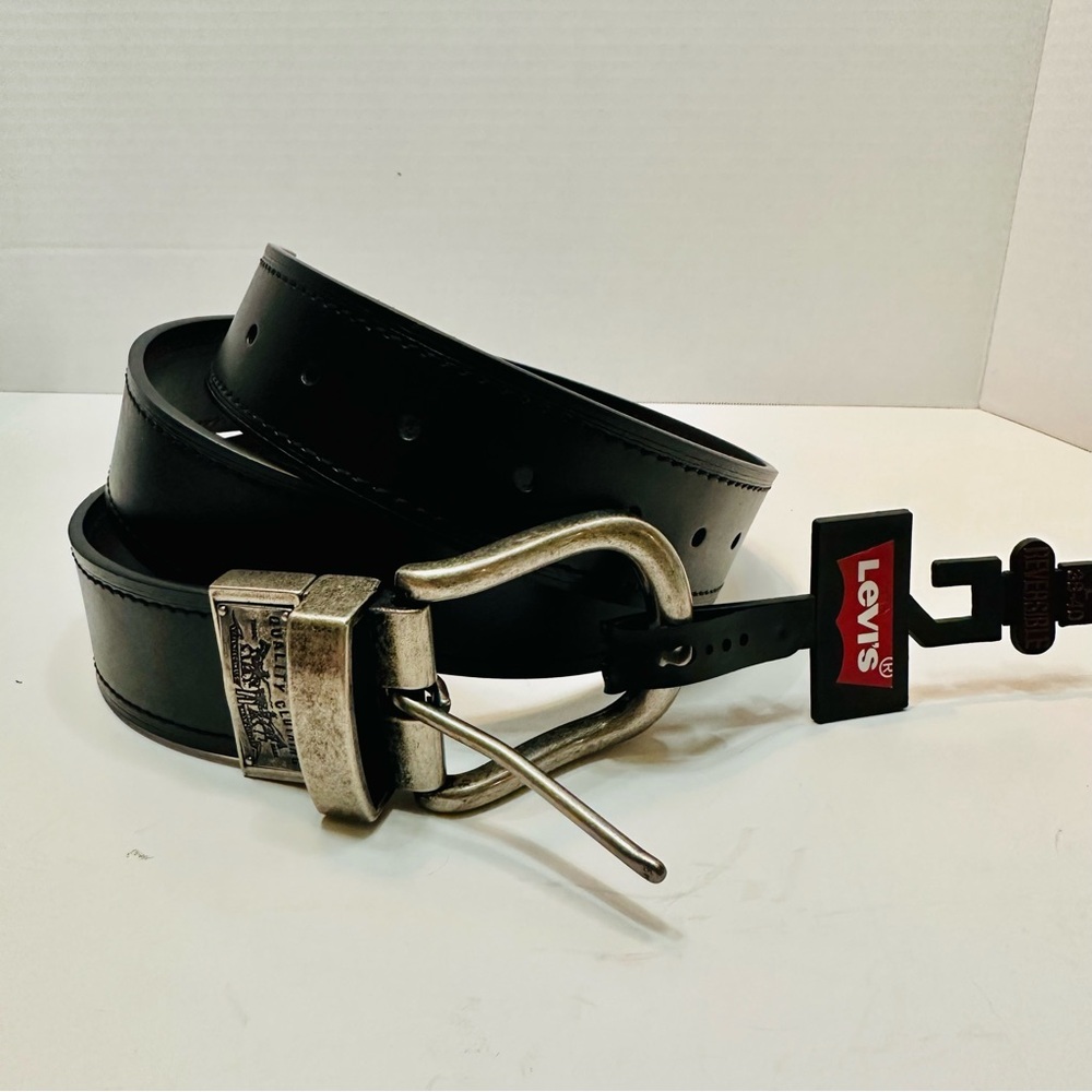 NWT Levi’s Reversible Black/Dark Brown Belt Men’s 38-34 Distressed Buckle Cowboy